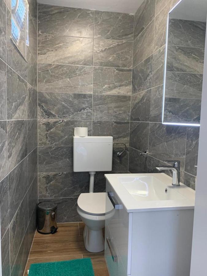 Apartmani Albatros Perusic Exteriör bild
