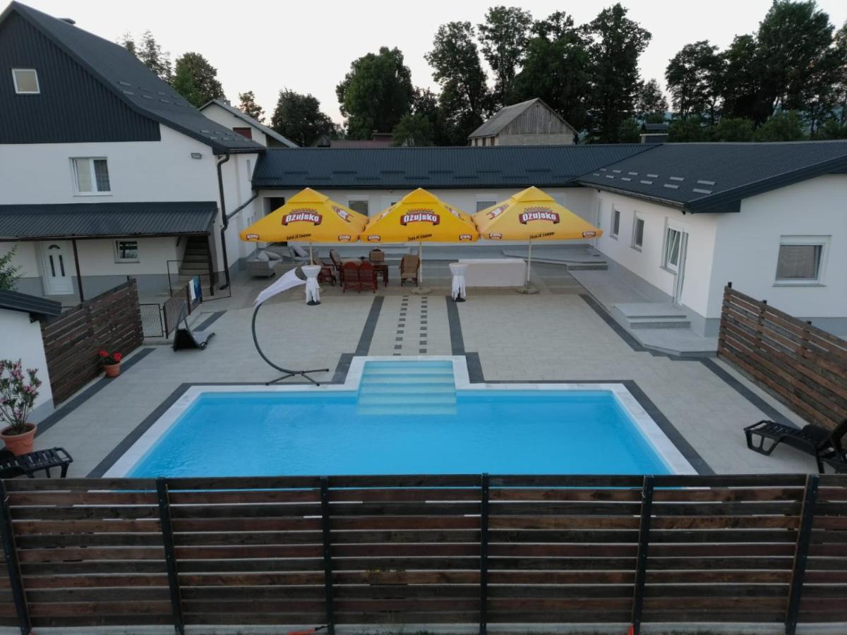 Apartmani Albatros Perusic Exteriör bild
