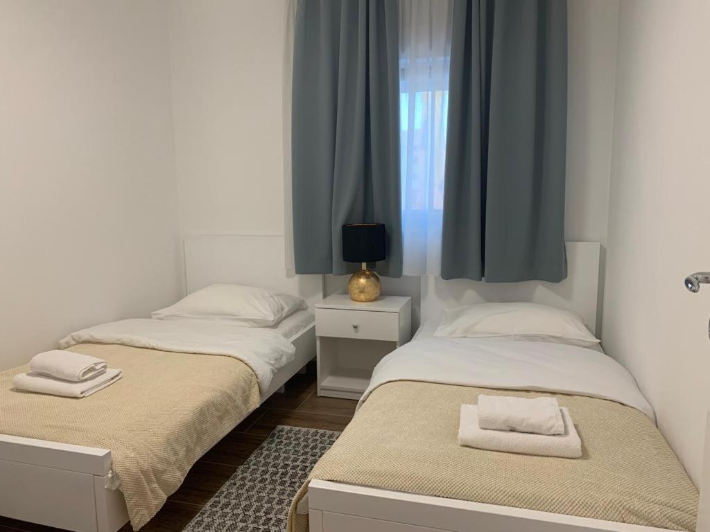 Apartmani Albatros Perusic Exteriör bild