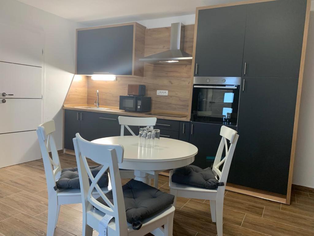 Apartmani Albatros Perusic Exteriör bild
