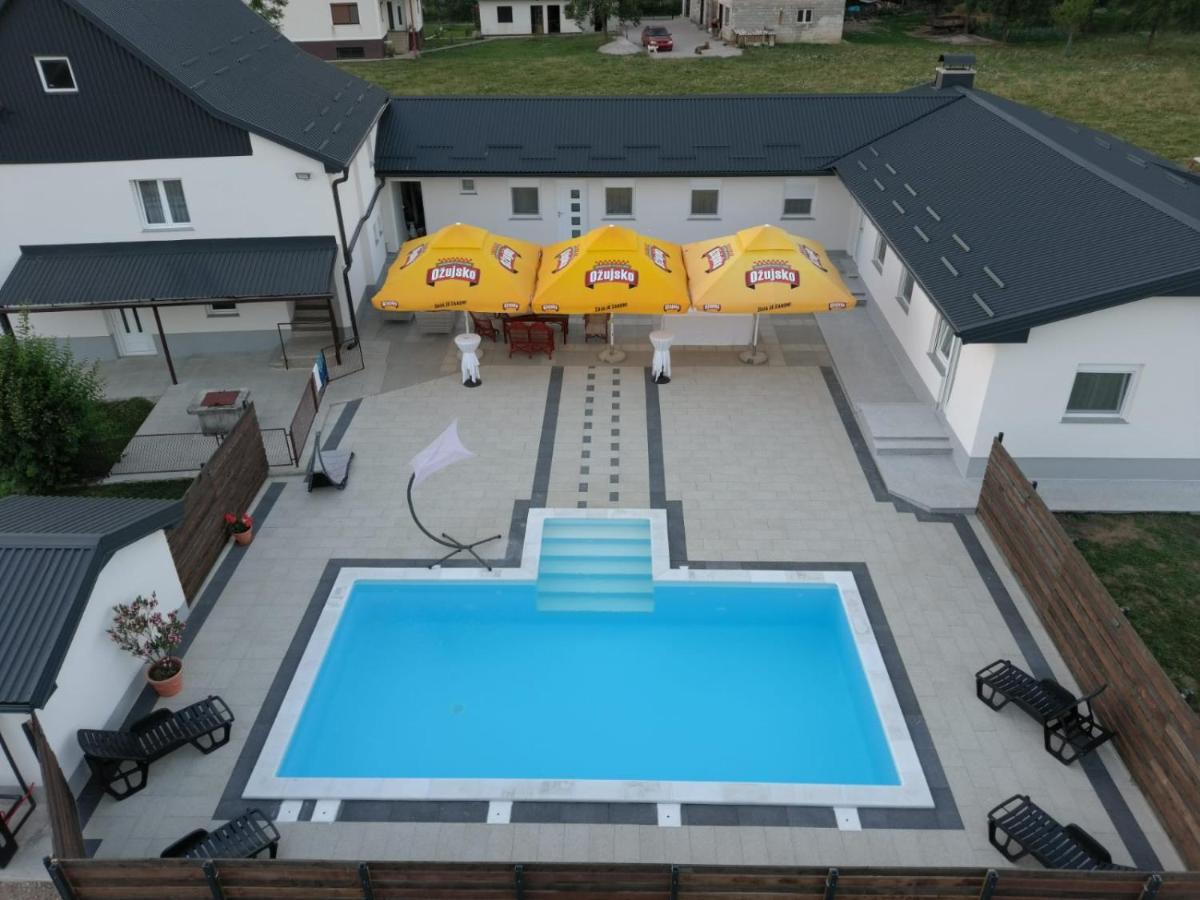 Apartmani Albatros Perusic Exteriör bild