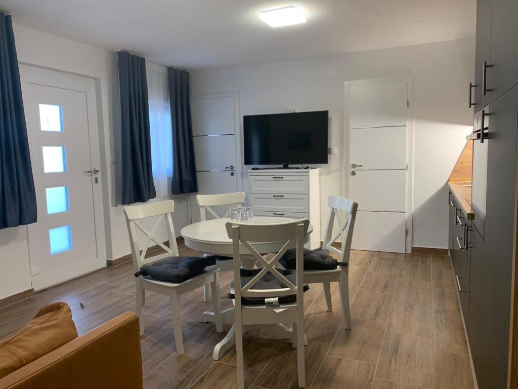 Apartmani Albatros Perusic Exteriör bild