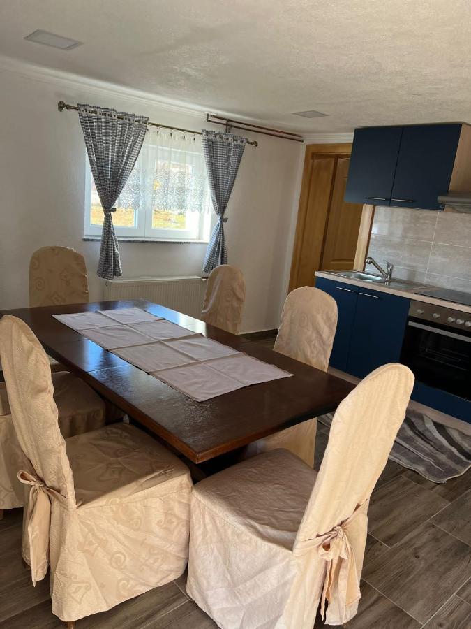 Apartmani Albatros Perusic Exteriör bild