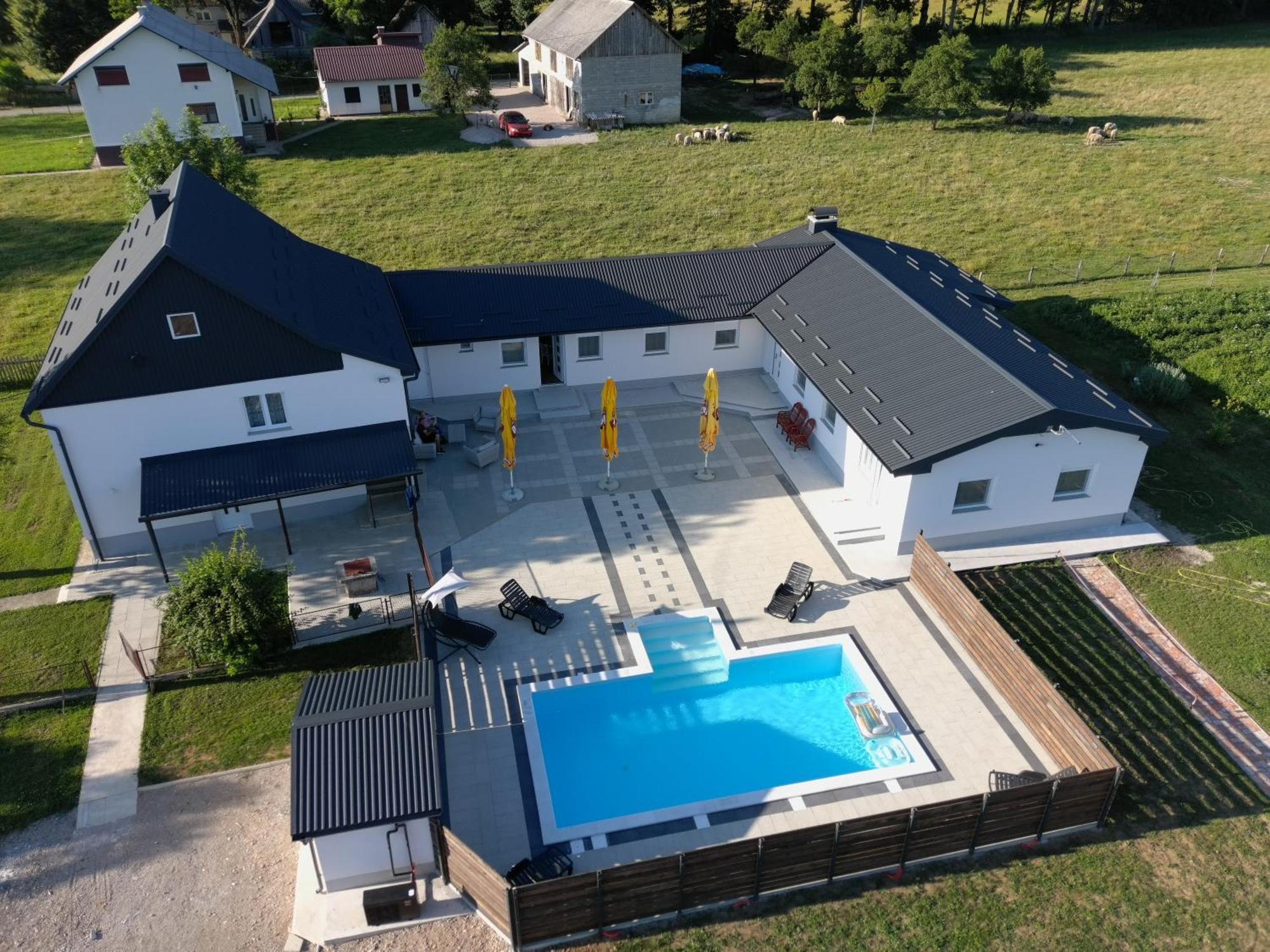 Apartmani Albatros Perusic Exteriör bild