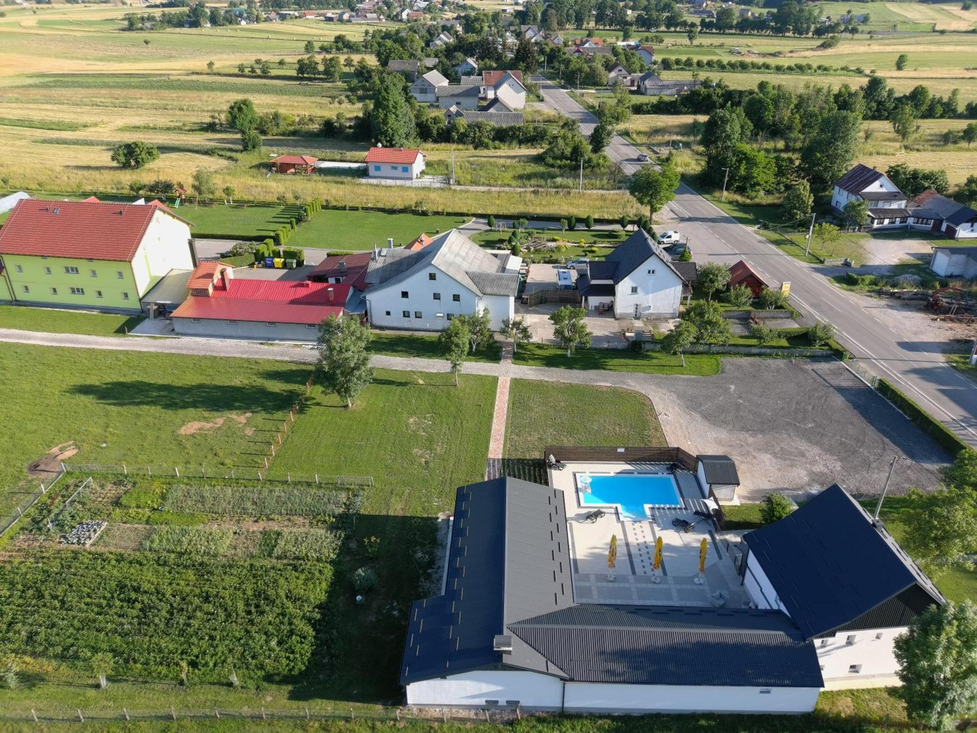Apartmani Albatros Perusic Exteriör bild